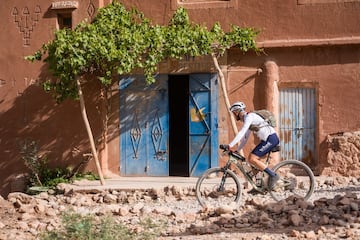 El redactor de AS, a su paso por uno de los pueblos del Atlas.