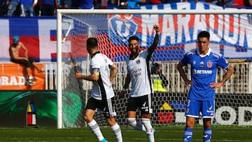 Futbol, Universidad de Chile vs Colo Colo.
Fecha 20, campeonato Nacional 2022.
El jugador de Colo Colo Juan Martin Lucero, centro, celebra su gol contra Universidad de Chile durante el partido por la primera division disputado en el estadio Fiscal de Talca.
Talca, Chile.
31/07/2022
Jonnathan Oyarzun/Photosport
Football, Universidad de Chile vs Colo Colo.
20th date, 2022 National Championship.
Colo Colo’s player Juan Martin Lucero, center, celebrates his goal against Universidad de Chile during the first division match held at Fiscal de Talca stadium.
Talca, Chile.
07/31/2022
Jonnathan Oyarzun/Photosport