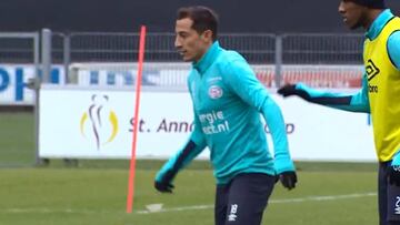 Andr&eacute;s Guardado regres&oacute; a los entrenamientos con el PSV