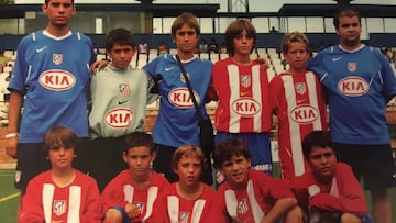 Marcos Llorente (el segundo de arriba empezando por la derecha), con la camiseta del Atl&eacute;tico de Madrid.