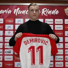 Demirovic, presentado: "Me gusta buscar los espacios"