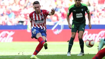 El canterano era el delantero ms prometedor de la Academia del Atltico de Madrid, debut con el primer equipo en Primera Divisin en el partido frente al Eibar, anotando un gol en el minuto 94, empatando el encuentro a uno y salvando a su equipo de la derrota. A la postre sera su nica participacin con el equipo dirigido por Simeone. Tras varias cesiones que acabaron truncadas por dos roturas de ligamento cruzado, actualmente juega en el Atltico de Madrid B.