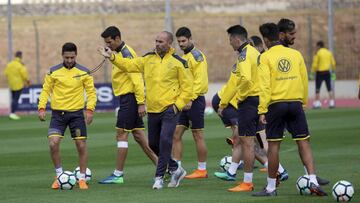 El entrenador de Las Palmas, Paco Jémez, apela al orgullo y honor de sus futbolistas.
