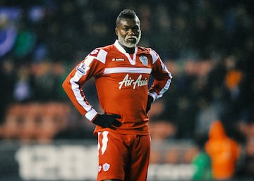 Nacido en Arles, una ciudad del sur de Francia, en el departamento de Bocas del Ródano. El delantero centro llegó al Queens Park Rangers en la temporada 2011/2012 procedente de la Lazio. En su haber tiene una Champions League conseguida con el Liverpool en la temporada 04/05.