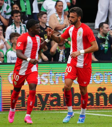  A pesar del marcador en contra, Centelles fue uno de los destacados, en defensa, para conseguir que el Almería igualara un partido que lo tenían complicado.
