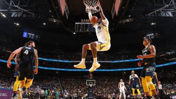 SAN FRANCISCO, CA - MAY 9: Kevon Looney #5 of the Golden State Warriors dunks the ball against the Memphis Grizzlies during Game 4 of the 2022 NBA Playoffs Western Conference Semifinals on May 9, 2022 at Chase Center in San Francisco, California. NOTE TO USER: User expressly acknowledges and agrees that, by downloading and or using this photograph, user is consenting to the terms and conditions of Getty Images License Agreement. Mandatory Copyright Notice: Copyright 2022 NBAE (Photo by Joe Murphy/NBAE via Getty Images)