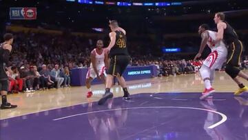 El 'baile' de Chris Paul a los 2,16 metros de Zubac: impresionante