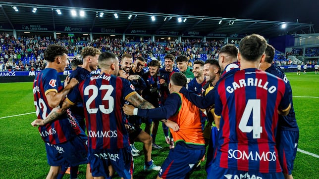 El Huesca adapta con nota a sus once debutantes