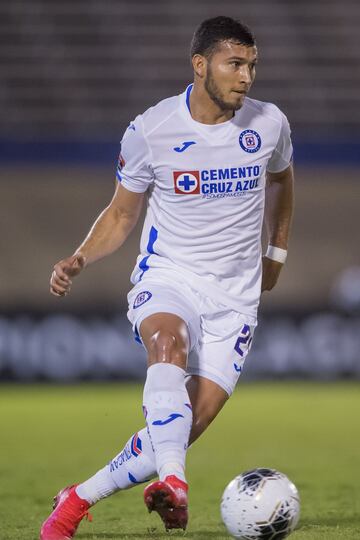 Escobar entró como bombero en la defensiva azul por las lesiones de Lichnovsky y Pablo Aguilar. Ha jugado de central y lateral. Tiene un gol y una asitencia.