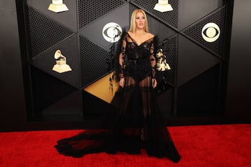 Ellie Goulding posa en la alfombra roja de los Grammys 2024 celebrados en el Crypto.com Arena situado en la ciudad de Los Ángeles, en California.