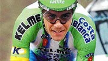 <B>COSA DE DOS</B>. Aitor González y Roberto Heras se juegan hoy la Vuelta a España 2002 en la contrarreloj de Madrid, de 41,2 kilómetros.