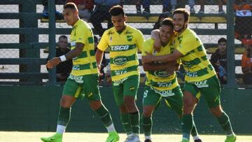 Defensa y Justicia celebra uno de los goles de Fernández ante Lanús.