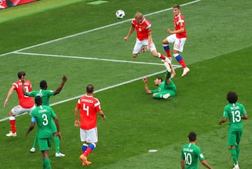 Un seco cabezazo suyo puso 1-0 a Rusia contra Arabia Saudita en el Estadio Luzhniki, al 11'.