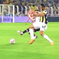 Pepe vuelve a las andadas: entradón brutal... lo más sorprendente es su reacción