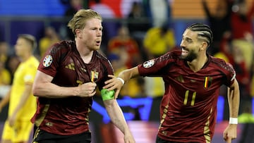 Cologne (Germany), 22/06/2024.- Kevin de Bruyne of Belgium celebrates scoring the 2-0 with Yannick Carrasco of Belgium (R) during the UEFA EURO 2024 Group E soccer match between Belgium and Romania, in Cologne, Germany, 22 June 2024. (Bélgica, Alemania, Rumanía, Colonia) EFE/EPA/RONALD WITTEK
