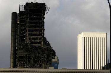 El 12 de febrero de 2005, un voraz incendio destruyó por completo el edificio Windsor, una de las torres del complejo AZCA de Madrid, en la zona de Nuevos Ministerios.