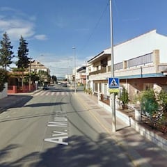 Dos fallecidos al estrellarse un coche en una terraza de Roldán