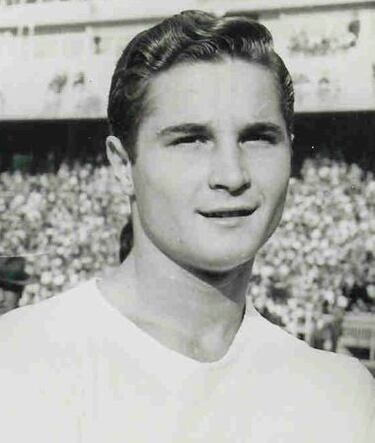 Carlos Sutter integraba la plantilla del Real Madrid que ganó la segunda Copa de Europa en la temporada 1956-57, además de una Liga y una Copa Latina. Este defensa, nacido en Murcia el 7 de enero de 1936, también militó en el Córdoba, el Levante, el Elche y el Hércules. Falleció el 15 de febrero, a los 86 años de edad.