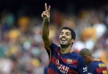 Gol 1-0 del delantero del Barcelona Luis Suarez celebrando el gol que acaba de marcar para su equipo 1-0