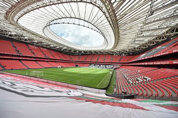 San Mamés totalmente vacío ha sido el escenario para la vuelta del Athletic Club y del Atlético de Madrid. 