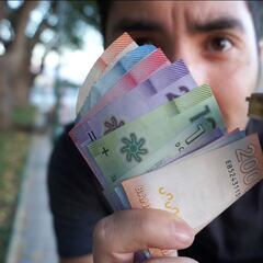 Si eres chileno y tienes 65 años o más, puedes recibir 80 mil pesos este mes sin postulación: esto debes hacer para obtenerlo