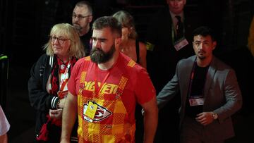 LAS VEGAS, NEVADA - FEBRUARY 11: Jason Kelce, Donna Kelce and Taylor swift celebrate after the Kansas City Chiefs defeated the San Francisco 49ers during Super Bowl LVIII at Allegiant Stadium on February 11, 2024 in Las Vegas, Nevada. The Chiefs defeated the 49ers 25-22 in overtime. Harry How/Getty Images/AFP (Photo by Harry How / GETTY IMAGES NORTH AMERICA / Getty Images via AFP)
