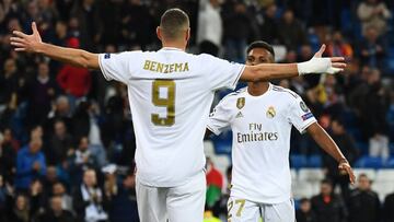 Benzema y Rodrygo celebrando un gol.
