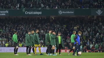 La plantilla bética, tras los incidentes en el derbi.