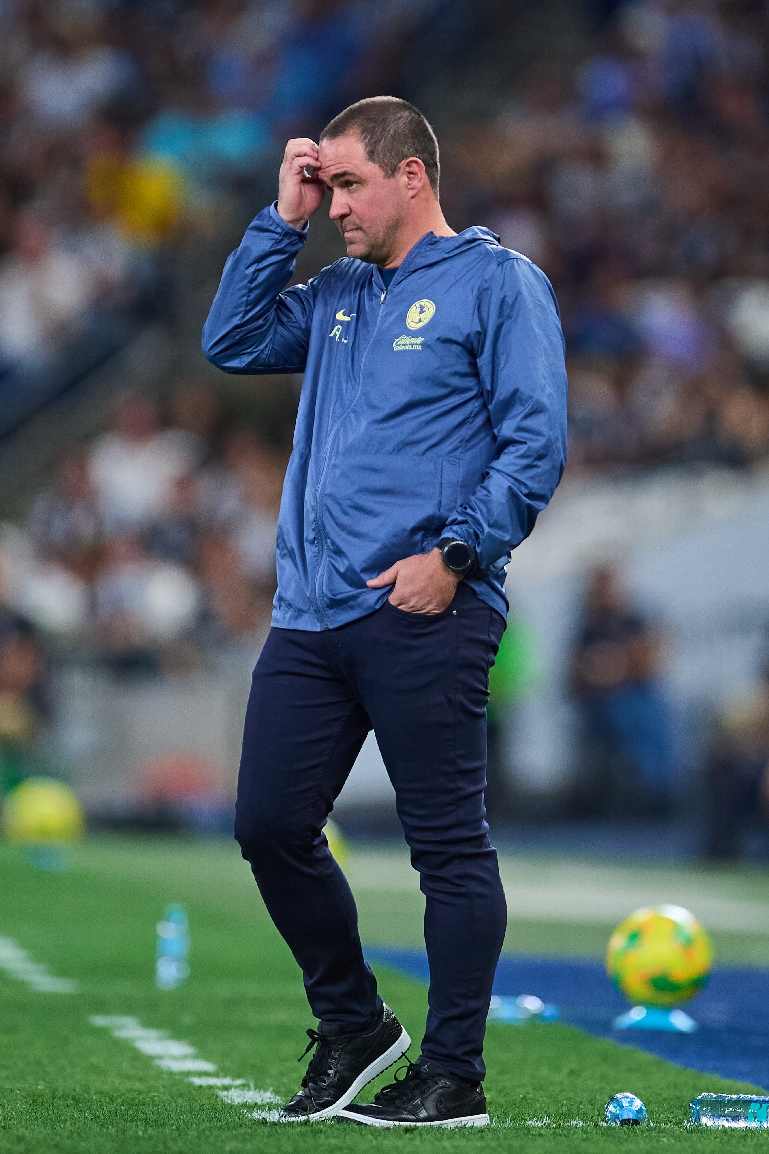 Andre Soares Jardine head coach of America during the 16th round match between Monterrey and America as part of the Liga BBVA MX, Torneo Clausura 2025 at BBVA Bancomer Stadium, on April 16, 2025 in Monterrey, Nuevo Leon, Mexico.
