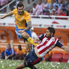 Chivas es una de las víctimas favoritas de André-Pierre Gignac