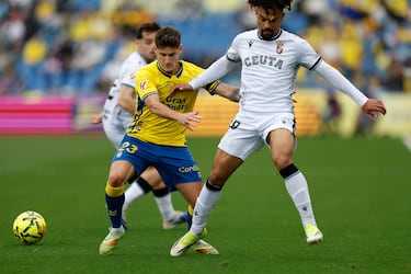 La ‘maldad’ que muestra Cristian Gutiérrez en cada pase cerca del área rival, aporta un poderío ofensivo extra a Las Palmas. Ante el Ceuta, en una de estas acciones, asistió a Miyashiro con un envío raso y medido.