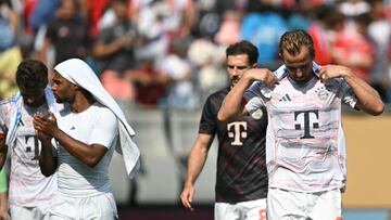 Harry Kane, cabizbajo, tras la derrota ante el Benfica.