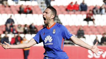 Resumen y gol del Sevilla Atlético 0-1 Real Oviedo. Un golazo de Rocha de falta directa dio un sufrido triunfo al Oviedo, que jugó casi todo el partido con uno menos.