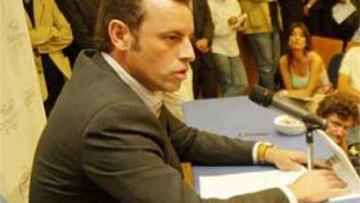 <b>ADIÓS.</b> Las discrepancias con Laporta llegan a su fin en forma de salida de la junta deportiva.