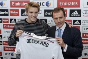 Martin Odegaard, nuevo centrocampista del Real Madrid,  durante  su presentación oficial hoy como jugador blanco