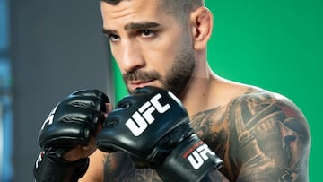 Ilia Topuria posa durante el 'media day' del UFC 317.