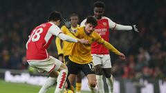 London (United Kingdom), 02/12/2023.- Wolverhampton's Hugo Bueno (C) is tackled by Arsenal's Takehiro Tomiyasu (L) and Bukayo Saka (R) during the English Premier League soccer match between Arsenal FC and Wolverhampton Wolves, in London, Britain, 02 December 2023. (Reino Unido, Londres) EFE/EPA/ANDY RAIN EDITORIAL USE ONLY. No use with unauthorized audio, video, data, fixture lists, club/league logos, 'live' services or NFTs. Online in-match use limited to 120 images, no video emulation. No use in betting, games or single club/league/player publications.
