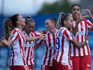 Gabriela García celebra con sus compañeras un gol.