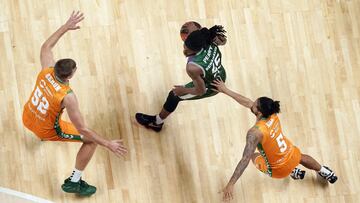 Kendrick Perry en acción.