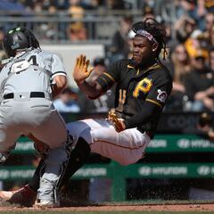 Benches clear as Oneill Cruz breaks his ankle in plate collision