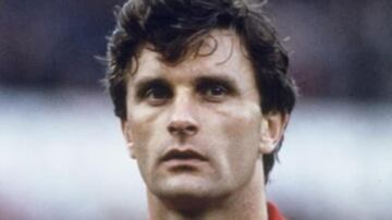 El segundo jugador polaco que aparece en esta lista. Jugó los Mundiales de 1974, 1978, 1982 y 1986 sumando 21 juegos. 