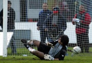 El ex arquero de Antofagasta y la Universidad de Concepción, Carlos Ortega, fue nominado en tres oportunidades por Nelson Acosta. Juvenal Olmos también lo tuvo en cuenta.