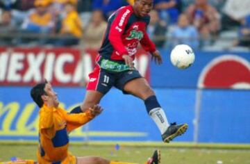 Rónald Gómez jugó en el Irapuato en 2003.