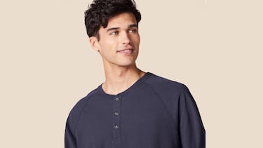 La camiseta más buscada por los hombres para despedir el verano es de Amazon y tiene manga larga