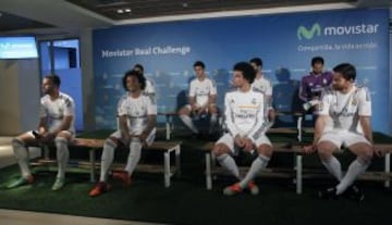 Marcelo, Pepe, Jesé, Morata, Isco, Varane, Xabi Alonso, y Diego López dieron un clinic a algunos aficionados que pudieron pisar el césped del Bernabéu.