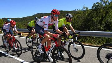 El ciclista neerlandés Daan Hoole rueda durante la cuarta etapa de La Vuelta.