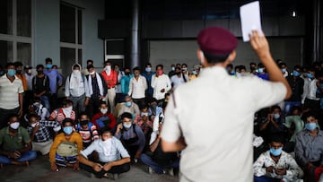 Migrant workers, who returned to Delhi from their native state, wait for their rapid antigen test report, at a bus terminal, amidst the coronavirus disease (COVID-19) outbreak in New Delhi, India, August 17, 2020. REUTERS/Adnan Abidi