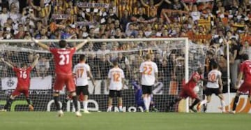 3-1. Mbia, en el 94', anota el gol que da el pase al Sevilla para la final.