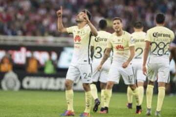 Oribe Peralta adelantó a 'Las Águilas' con un cabezazo al 54'.