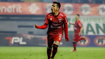Joe Abrigo celebrando un gol con la camiseta de Ñublense de Chillán.
Foto: Felipe Venegas